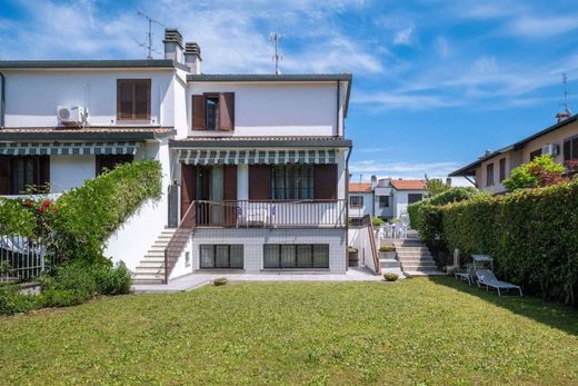 Villa in Settimo Milanese, Milan