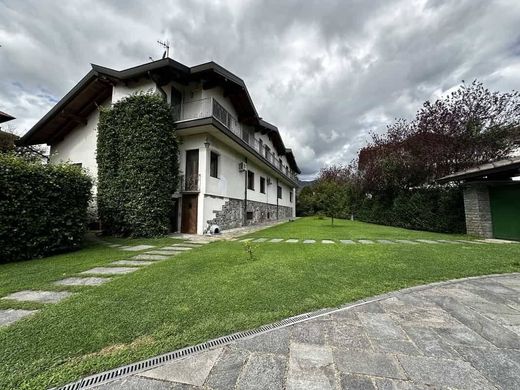 Villa in Borgosesia, Provincia di Vercelli