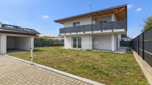 Villa in Magnago, Milan