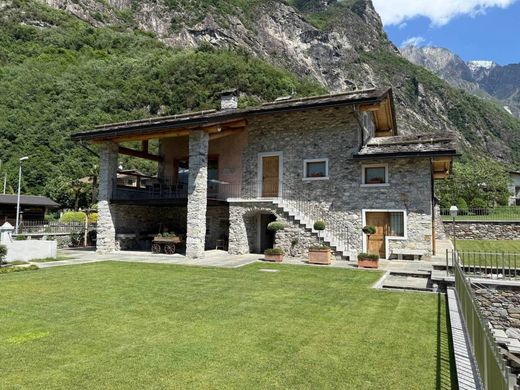 Villa in Novate Mezzola, Provincia di Sondrio