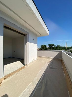 Penthouse in Garbagnate Milanese, Città metropolitana di Milano