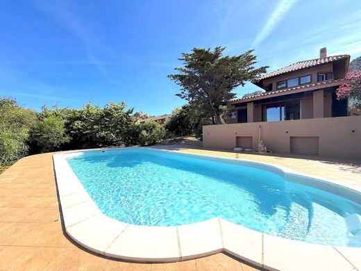 Villa a Trinità d'Agultu e Vignola, Sassari