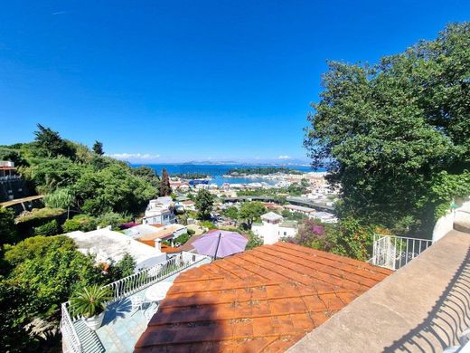 Villa Ischia, Napoli ilçesinde