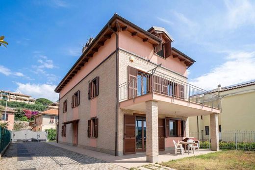 Villa en Villanova d'Albenga, Provincia di Savona