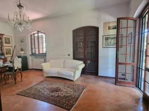 Villa à Viareggio, Lucques