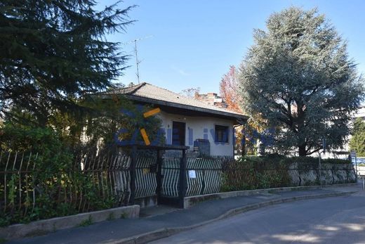 Villa in Trezzano sul Naviglio, Milan