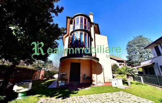 Villa a Monza, Monza e Brianza