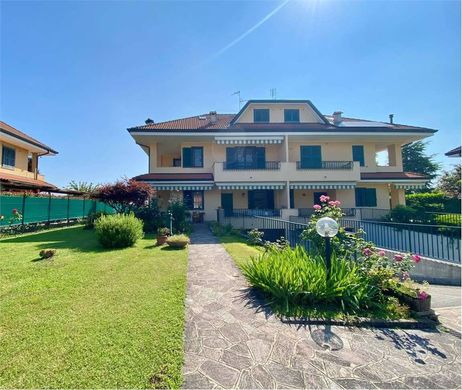 Villa in Bussero, Città metropolitana di Milano