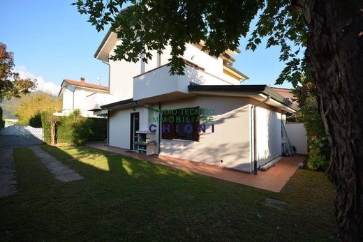 Villa a Montignoso, Massa-Carrara