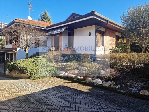 Villa in Gallarate, Provincia di Varese