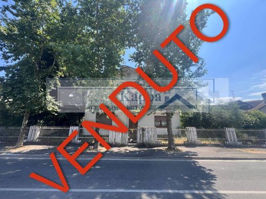 Villa in Cernusco sul Naviglio, Milan