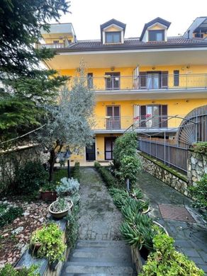 别墅  Nola, 那不勒斯省