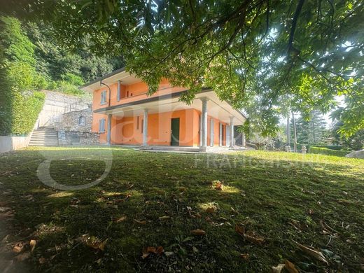 Villa a Longone al Segrino, Como