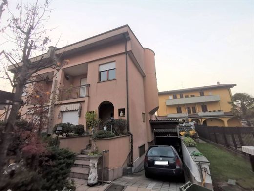 Villa in Brugherio, Provincia di Monza e della Brianza