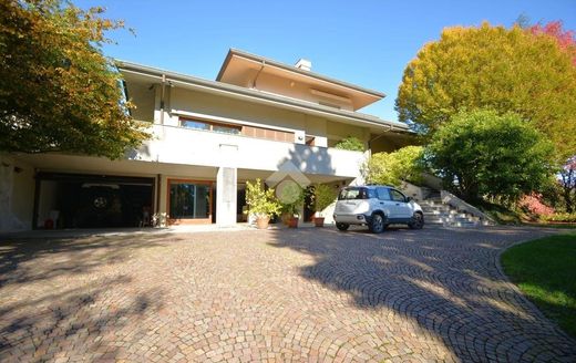 Villa in Palazzago, Provincia di Bergamo