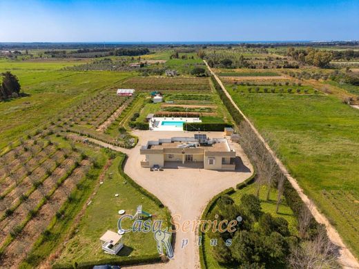 Villa - Alezio, Provincia di Lecce