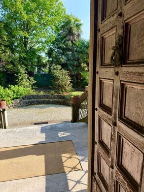 Villa a Besana in Brianza, Monza e Brianza