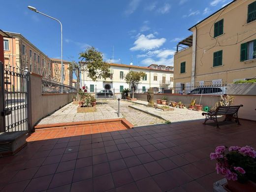 Villetta a Schiera a Follonica, Grosseto