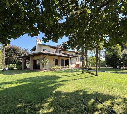 Villa Roveredo in Piano, Pordenone ilçesinde