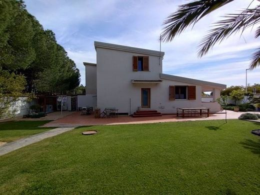 别墅  Quartu Sant'Elena, 卡利亚里省