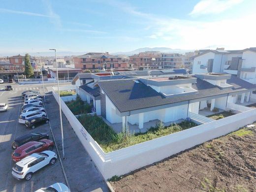 Villetta a Schiera a Ciampino, Roma