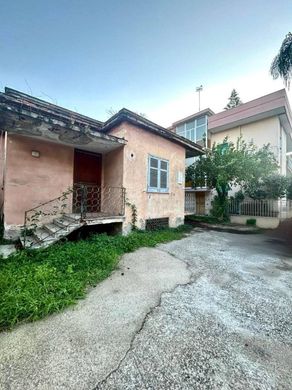 Villa in Pomigliano d'Arco, Naples