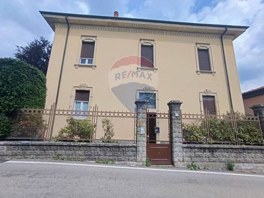 Villa in Figino Serenza, Provincia di Como