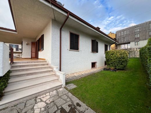 빌라 / Pastrengo, Provincia di Verona