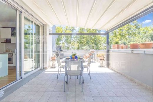 Penthouse Modena, Modena ilçesinde