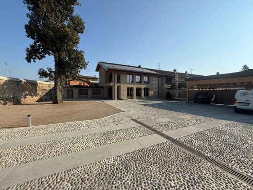 Villa in Montichiari, Provincia di Brescia