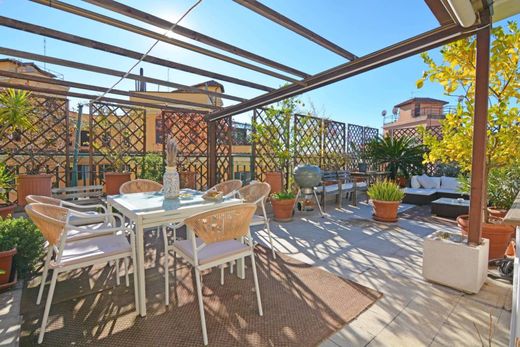 Penthouse Roma, Lazio bölgesinde