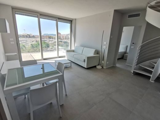 Penthouse à Albenga, Savone