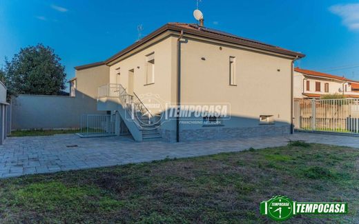 Villa in Bareggio, Milan