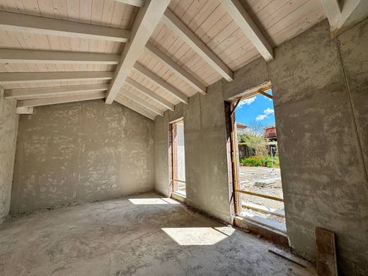 Villa Luni, La Spezia ilçesinde