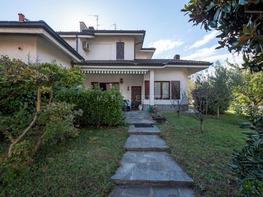 Villa in Novate Milanese, Milan