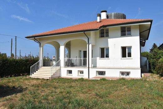 Villa Montignoso, Massa-Carrara ilçesinde