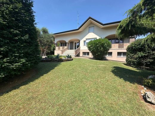 Villa in Casalgrande, Provincia di Reggio Emilia