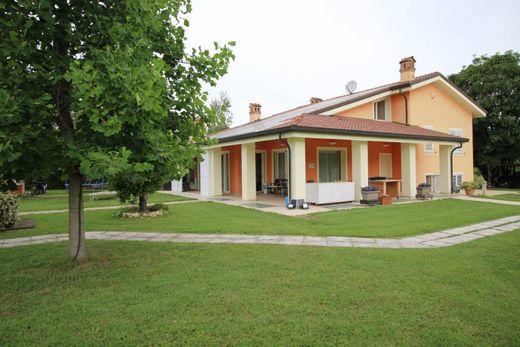 Villa a Cesena, Forlì-Cesena