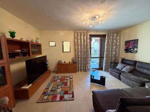 套间/公寓  Angri, 萨莱诺省