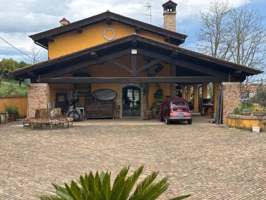 Villa a Roma, Lazio