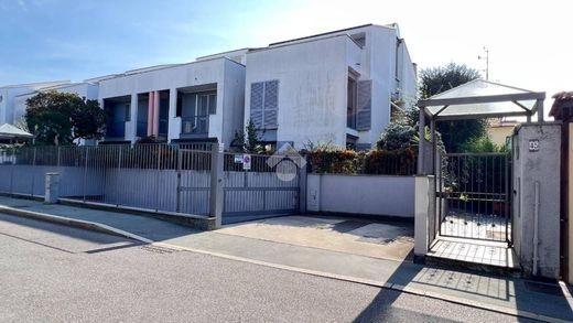 Terraced house in Novate Milanese, Milan