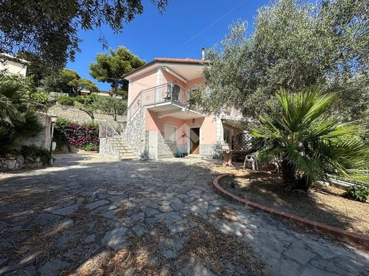 Вилла, Andora, Provincia di Savona