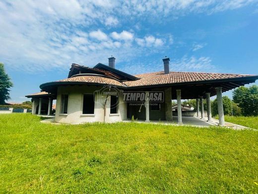 Villa en Casnate Con Bernate, Provincia di Como