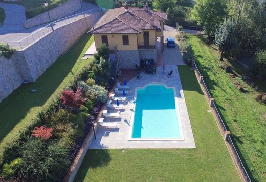 Villa in Castiglione di Garfagnana, Provincia di Lucca
