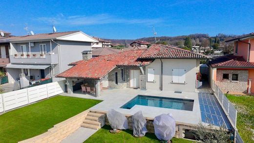 Villa in Muscoline, Provincia di Brescia