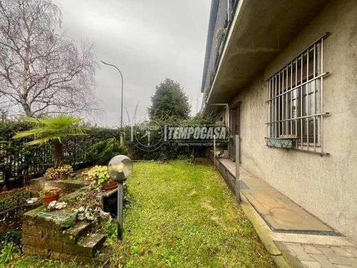 Villa in Parabiago, Milan