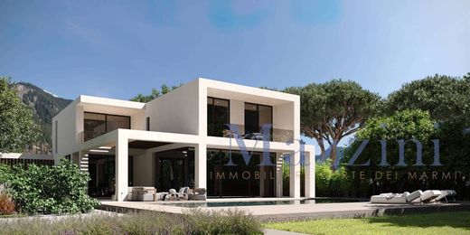 Villa Forte dei Marmi, Lucca ilçesinde