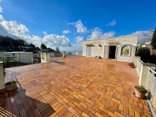 Apartment / Etagenwohnung in Anacapri, Neapel