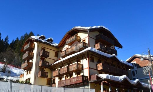 Apartment / Etagenwohnung in Pinzolo, Trient