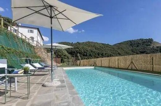 컨트리하우스 / Vecchiano-Nodica, Province of Pisa